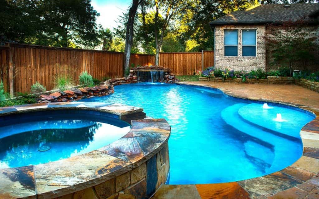 Freeform Pool Design with Natural Hues on the Vickery Job
