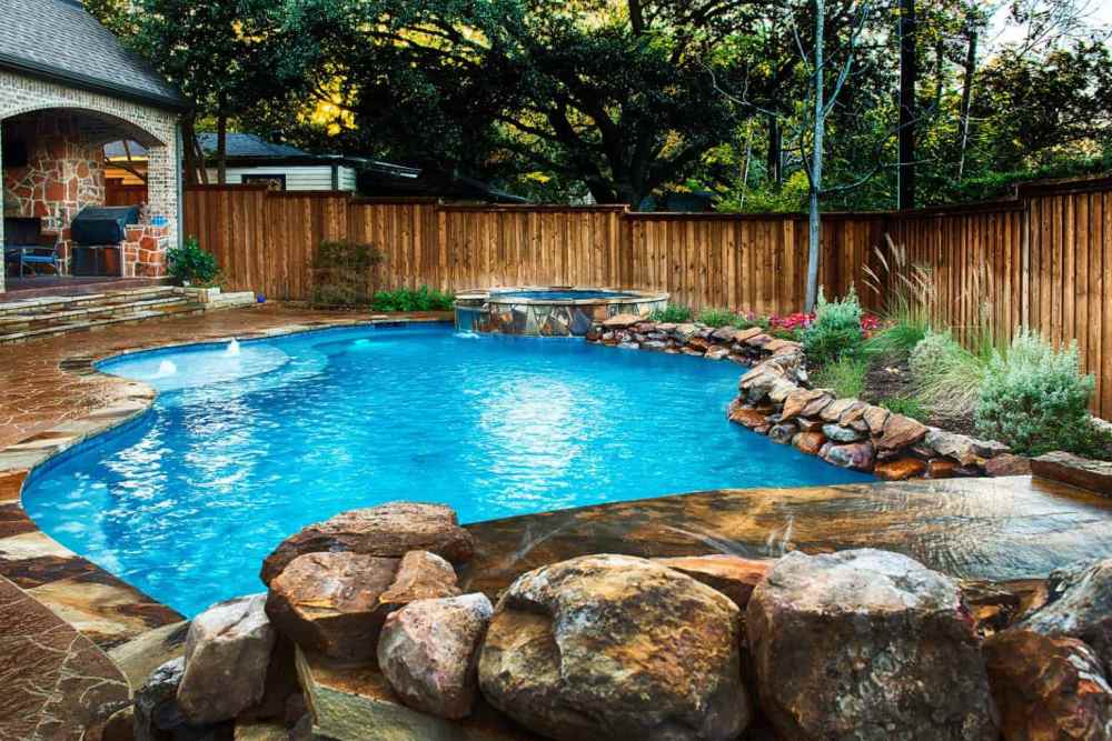Freeform Pool Design with Natural Hues on the Vickery Job